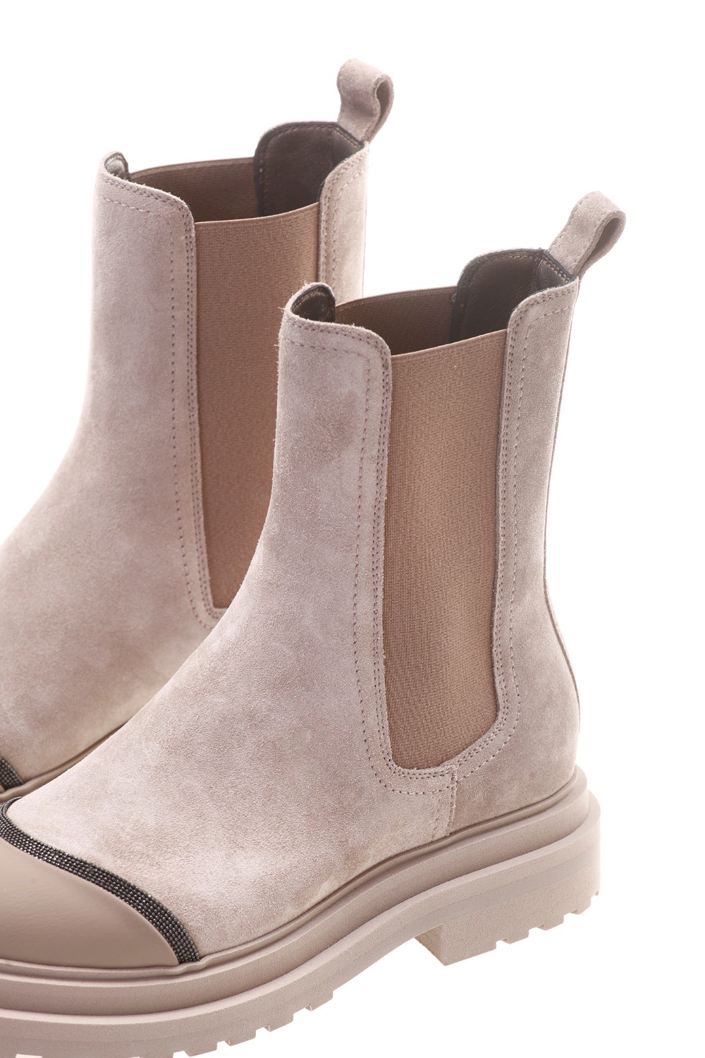 shop BRUNELLO CUCINELLI Saldi Stivaletto: Brunello Cucinelli chelsea Boots in camoscio e vitello con monile.
Fodera in pelle.
Suola in micro leggero.
Battistrada in gomma TPU.
Inserti elastici laterali per favorire il comfort.
Decorazione in monile Nickel-free.
Composizione: 100% pelle.
Fabbricato in Italia.. MZSFG2510-C8767 number 4595703
